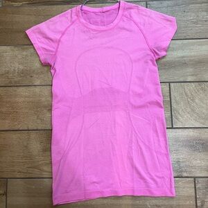 Light pink 🍋Lululemon🍋 Swiftly Tech Short Sleeve